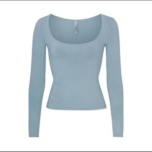 ISO ‼️ SKIMS VINTAGE SIZE MEDIUM